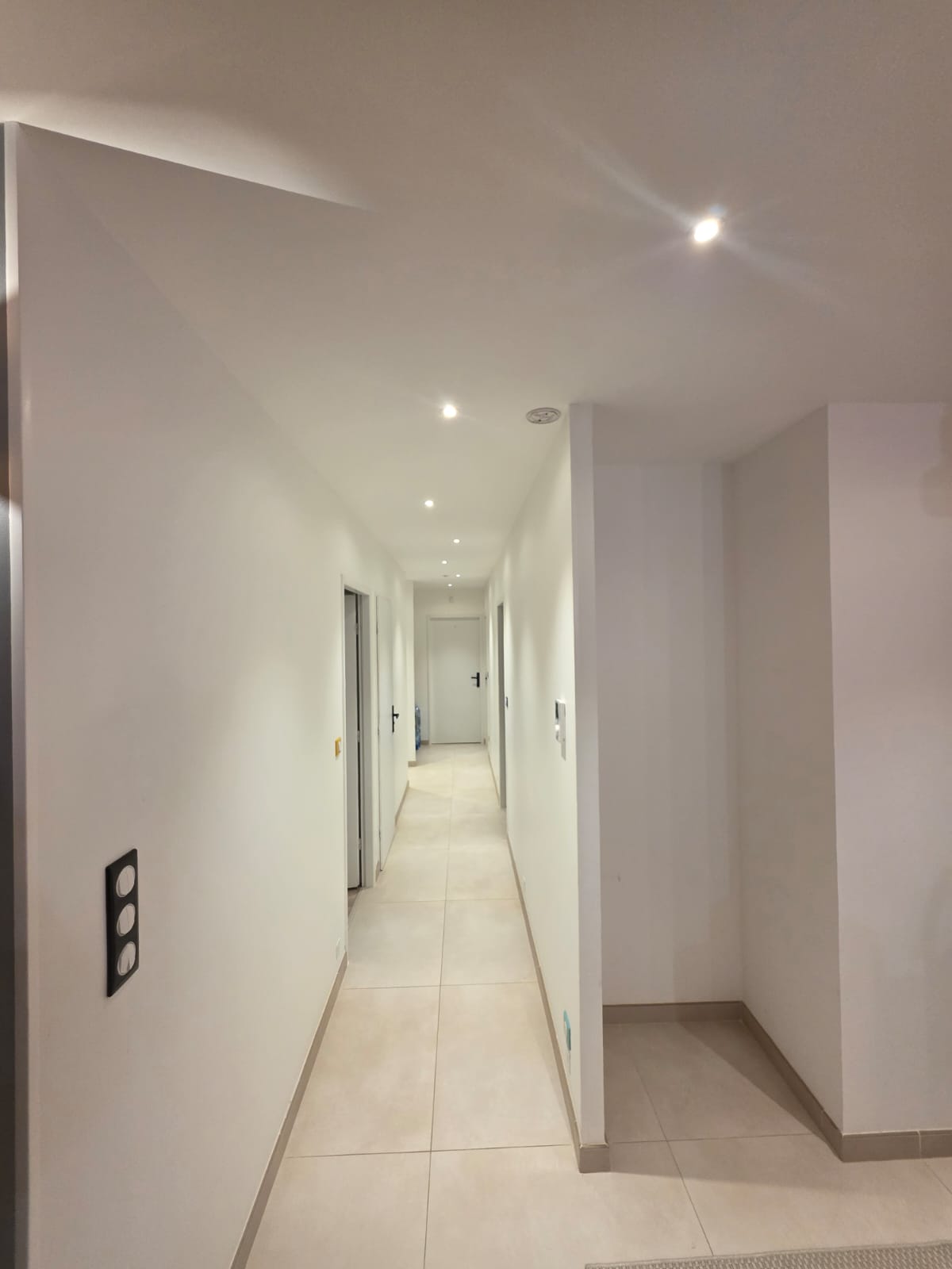 Spots LED encastrés au plafond - réalisation MT ELEC