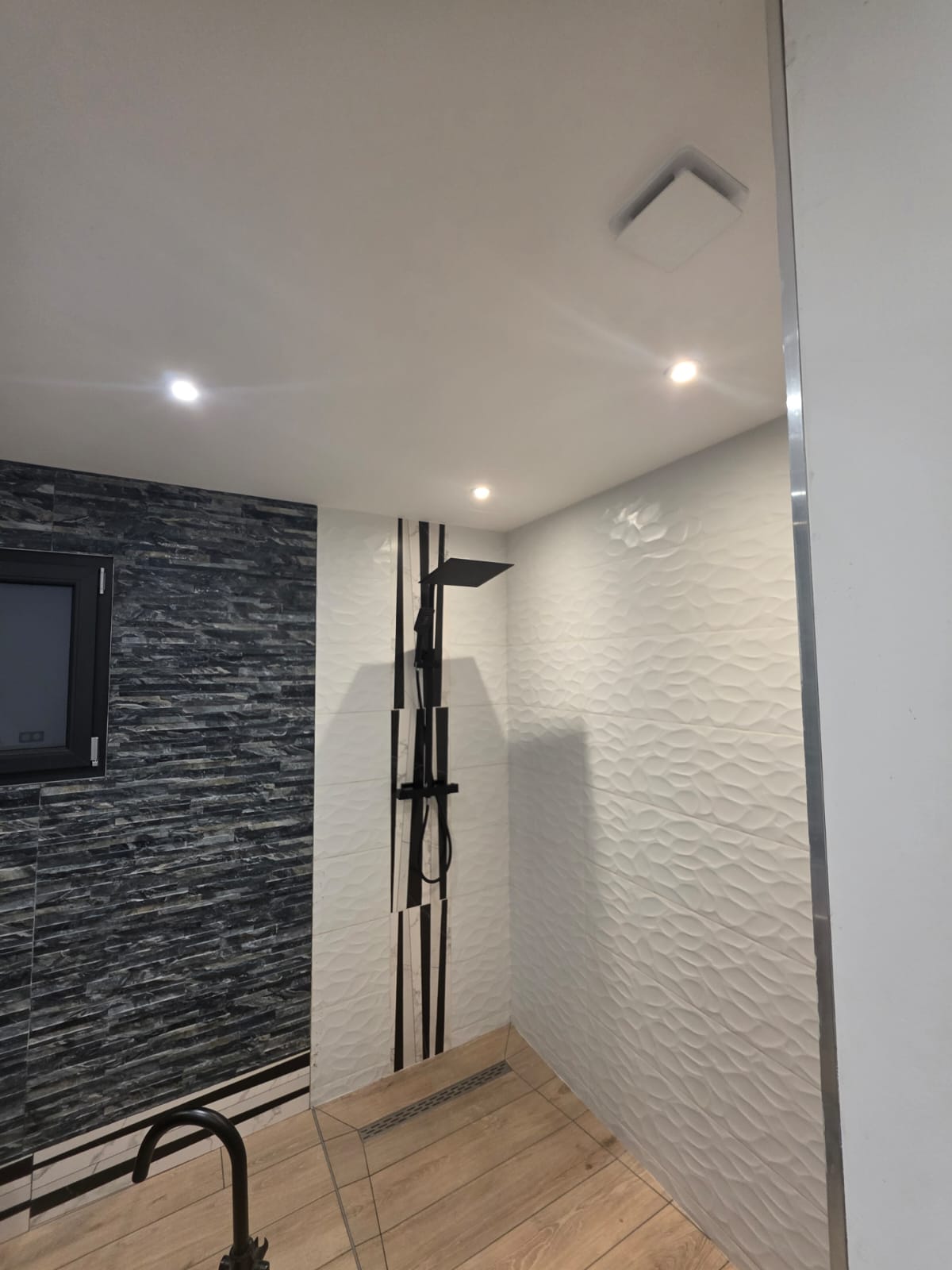 Spots LED salle de bain - réalisation MT ELEC